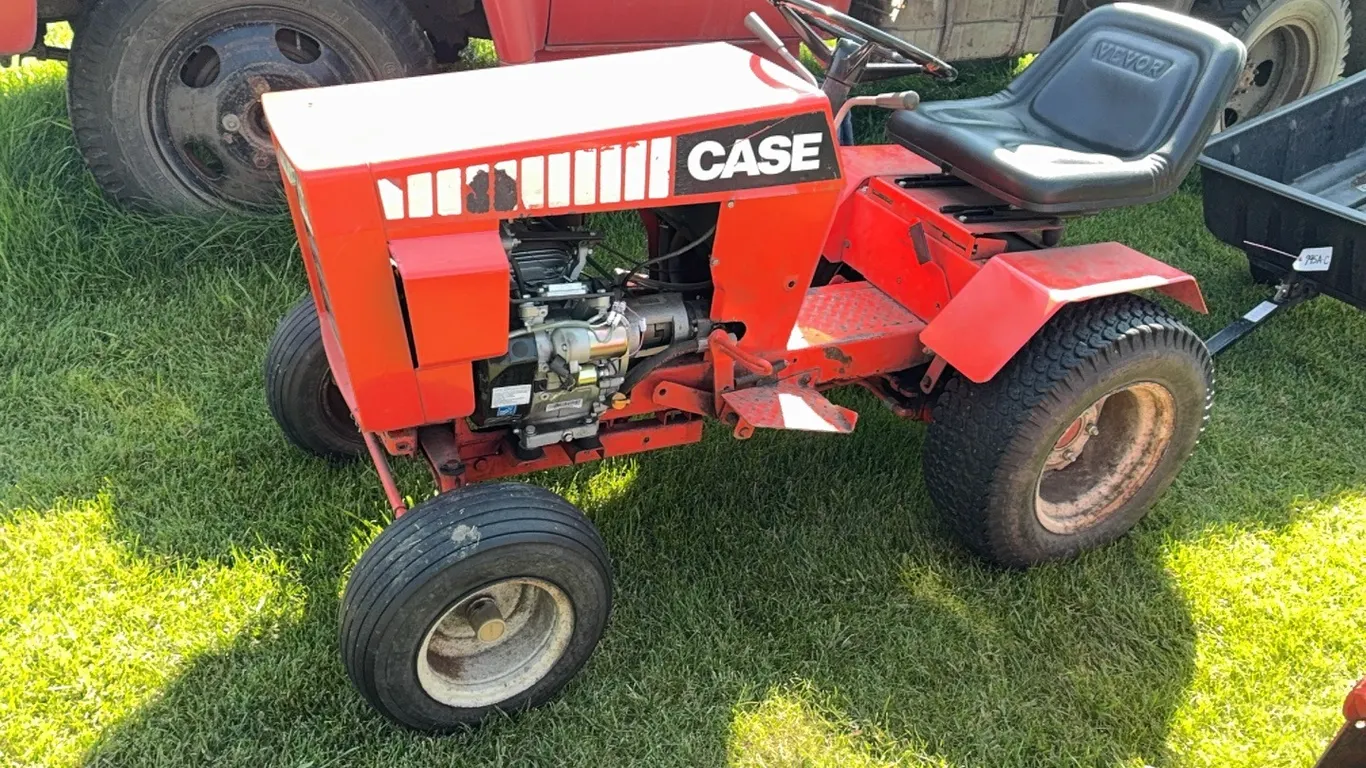 CASE MODEL 224-79 GARDEN TRACTOR - s/n 9764868 - DISPERSAL FOR CLARENCE YOUNG - SOLD OFFSITE - EDBERG, AB