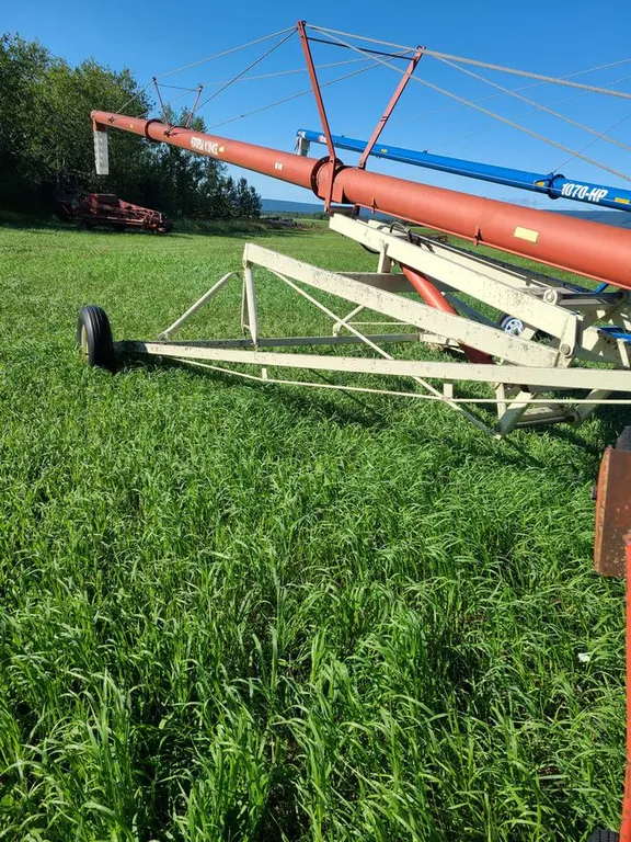 Farm King 10x70 Grain auger, Needs new end shaft bearing and cover