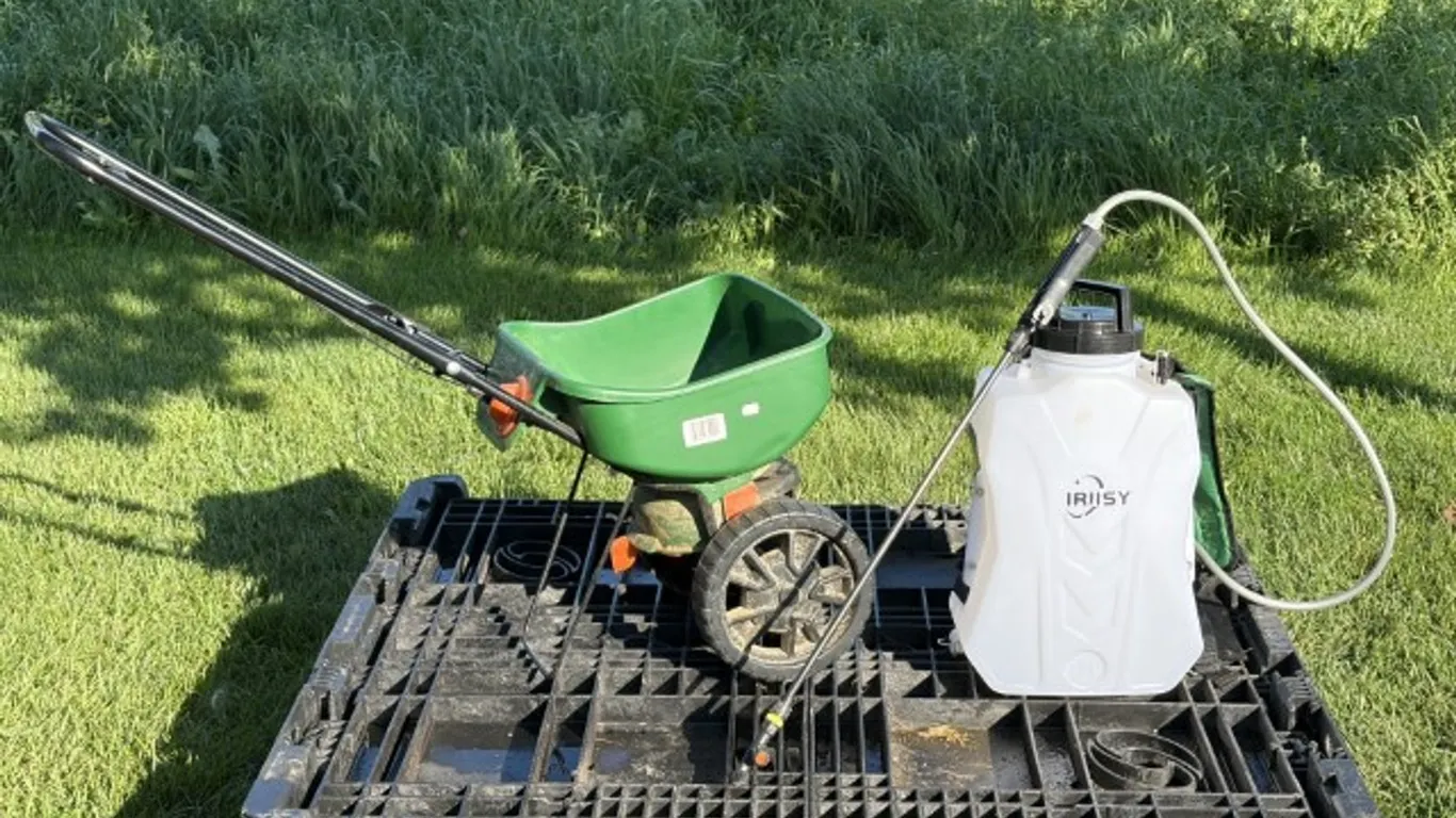 Scotts Turf Builder EdgeGuard Mini Broadcast Spreader & Irons Backpack Sprayer