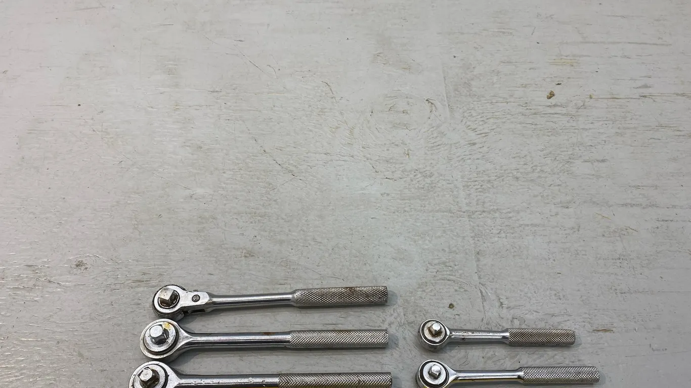 SOCKET WRENCHES