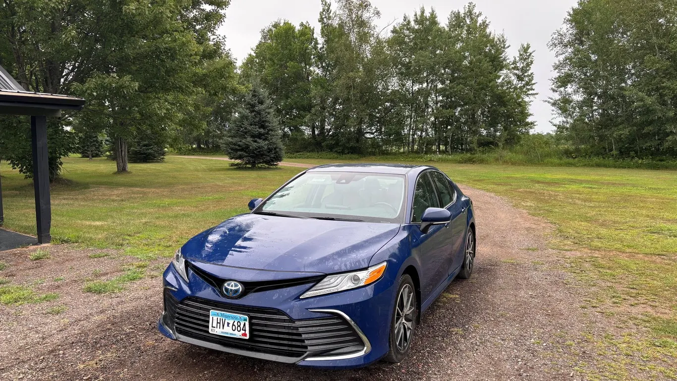 2024 TOYOTA CAMRY XLE HYBRID