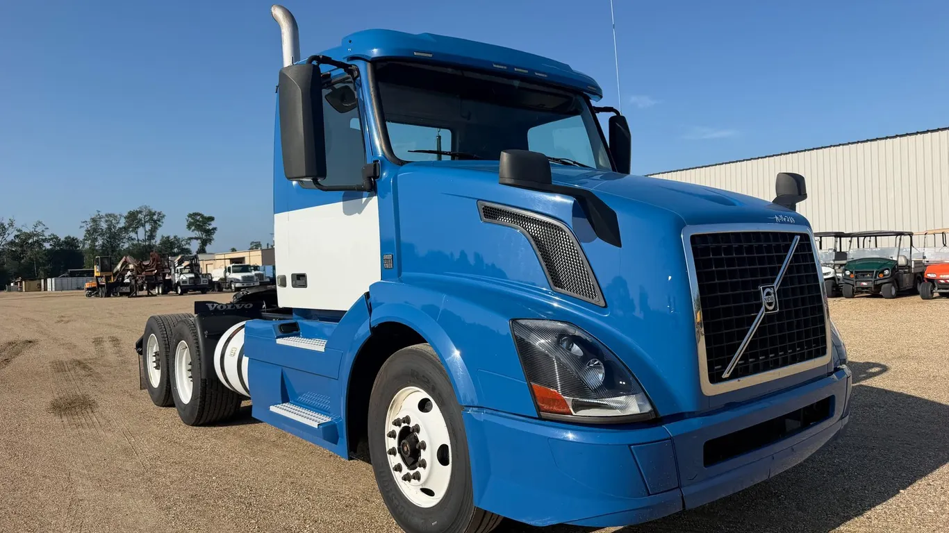 2016 VOLVO VNL64T300