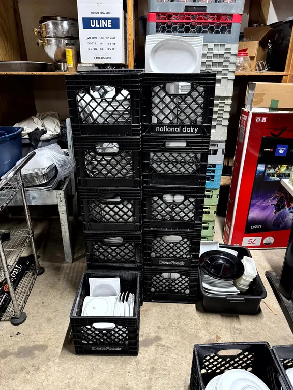 White China Pasta Bowls / Soup Plates with Crates