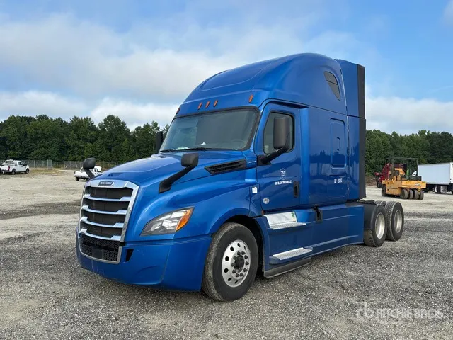 2020 Freightliner Cascadia 126 6x4 T/A Sleeper Truck Tractor