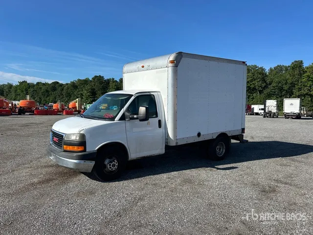 2011 GMC Savana G3500 4x2 Van Truck