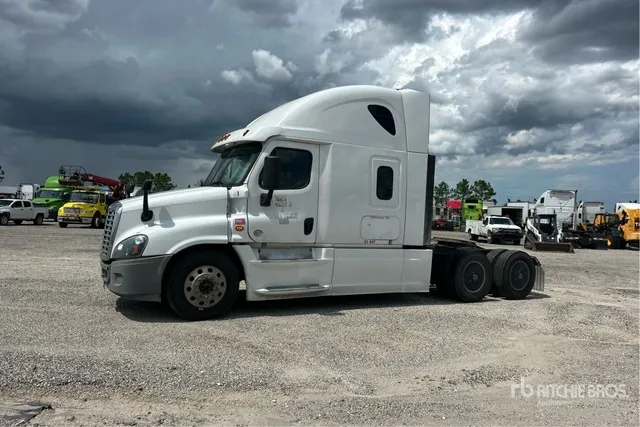 2019 Freightliner Cascadia 125 6x4 T/A Sleeper Truck Tractor