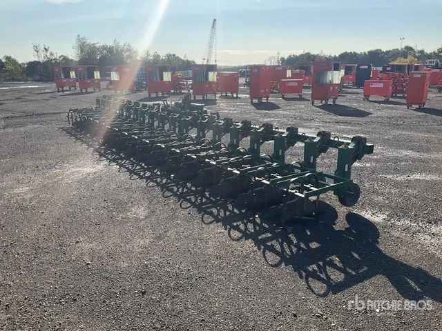 2012 Garford 19 Row Hoe 9 m 3-Point Cultivator