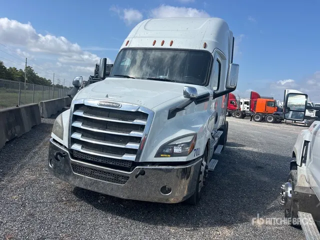2019 Freightliner Cascadia 126 6x4 T/A Sleeper Truck Tractor