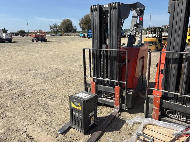 Toyota 4000 lb Electric Forklift