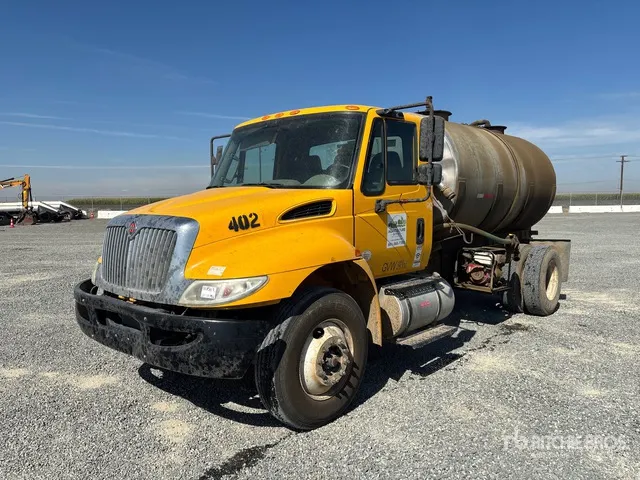 2019 International 4300 2200 gal 4x2 Tanker Truck