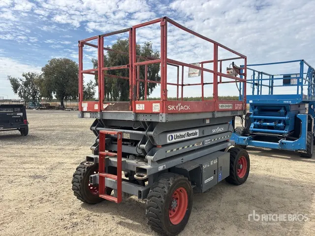 Skyjack SJ7127 4x4 Dual Fuel Scissor Lift