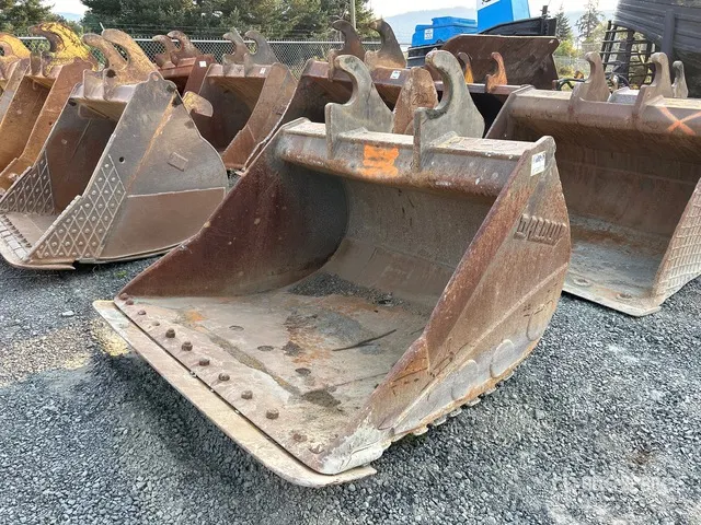 Daewoo 64 in Q/C Cleanup Excavator Bucket - Fits 230