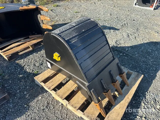 2026 Dynamic Entities 24 in Digging Excavator Bucket - Fits 8 Ton Excavators (Unused)