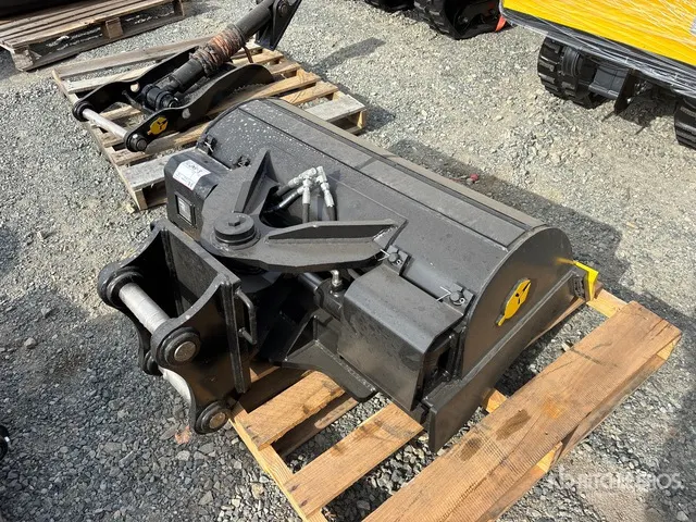2026 Dynamic Entities 42 in Hydraulic Tilting Excavator Bucket (Unused)