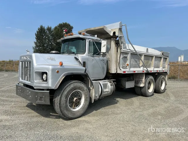 1990 Mack RB688S 6x4 T/A Dump Truck