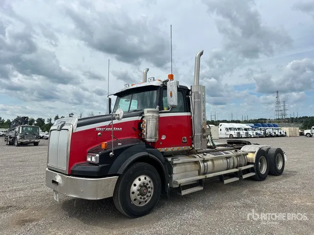 2016 Western Star 4900 6x4 T/A Day Cab Truck Tractor