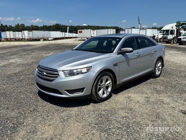 2014 Ford Taurus Automobile