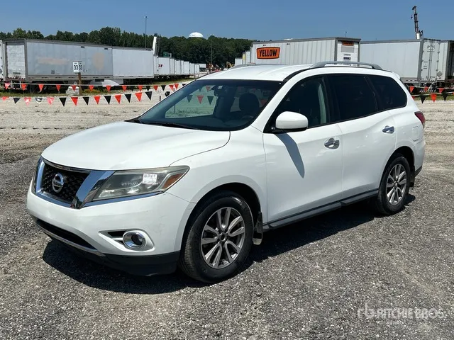 2015 Nissan Pathfinder 2WD SUV
