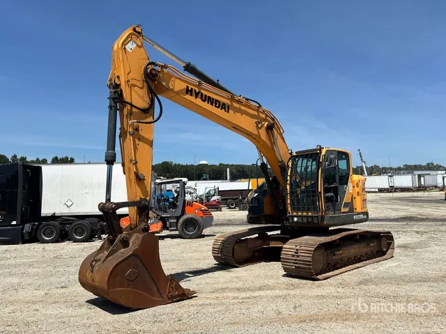 2016 Hyundai HX235 LCR Tracked Excavator
