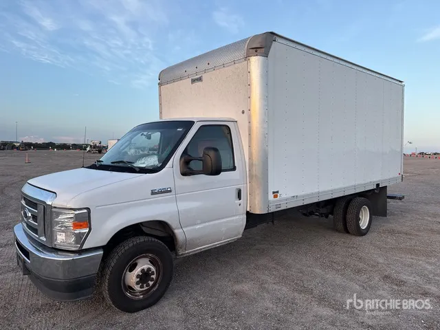 2022 Ford E450 4x2 Moving Van Truck