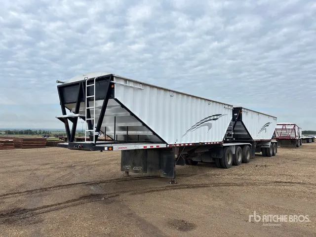 2002 Doepker 27 ft 6 in Super B-Train Lead Grain Trailer