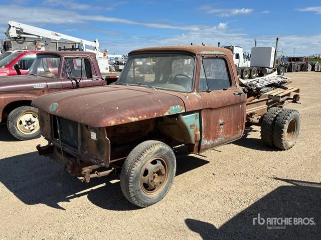 Ford F-350 4x2 Cab and Chassis (Inoperable)