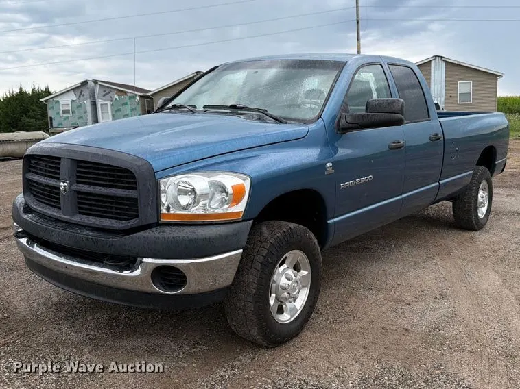 2006 Dodge Ram 2500 Ext. Cab pickup truck