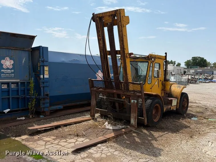 1993 Hyster H225E forklift