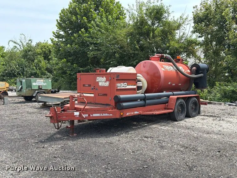 Ditch Witch FX30 vacuum excavator