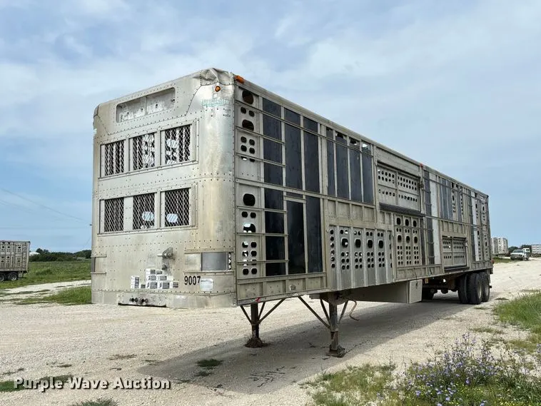 2001 Wilson PSAL-303P livestock trailer