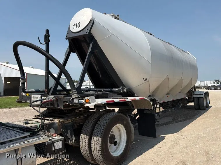 1985 Fruehauf FRUE tank trailer