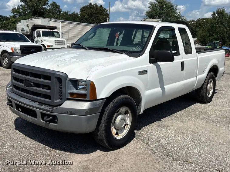 2005 Ford F250 Super Duty Ext. Cab pickup truck