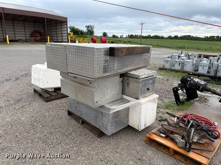 (6) toolboxes