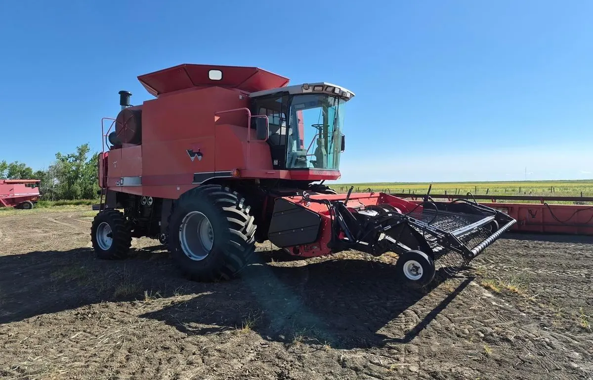 Massey Ferguson 8780 Combine w/ Swath Master Pickup
UNRESERVED