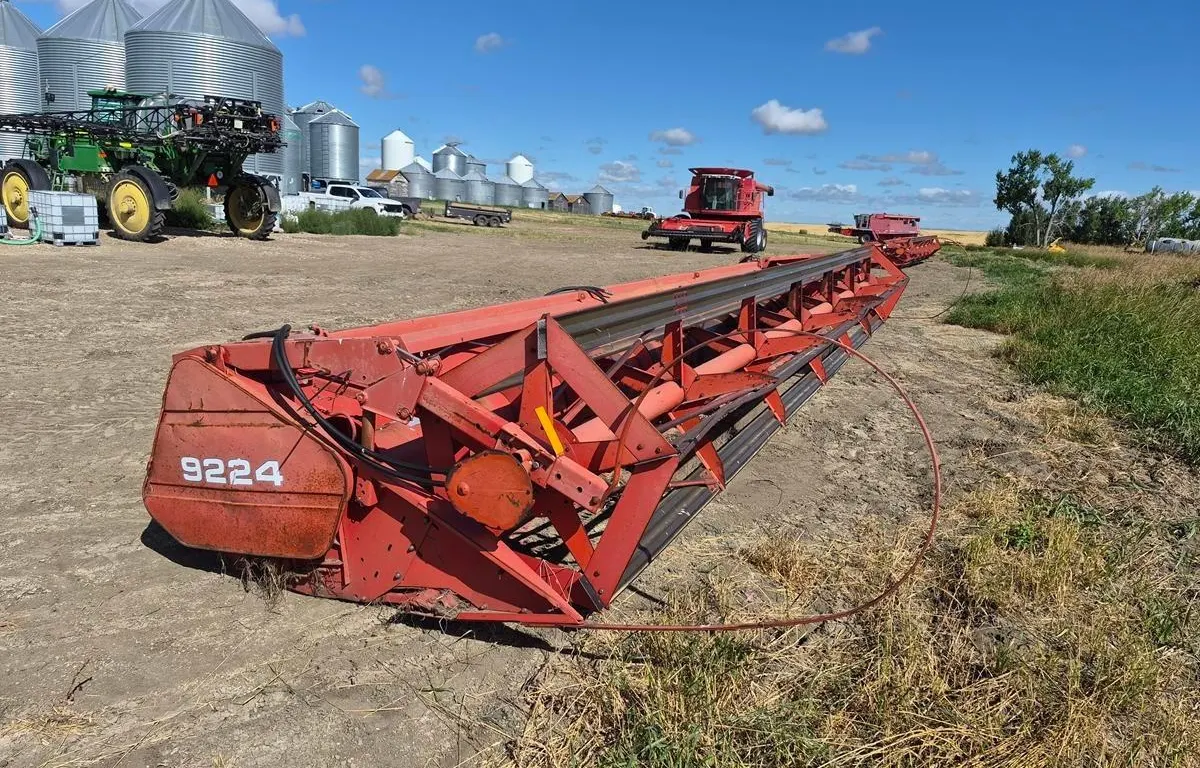 30' Massey Ferguson 9224 Combine Header
UNRESERVED