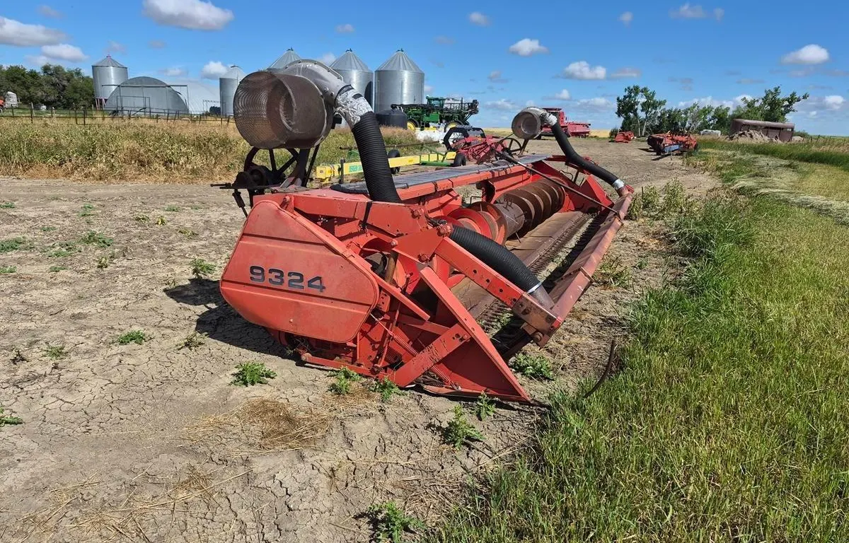24' Massey Ferguson 9324 Combine Header
UNRESERVED