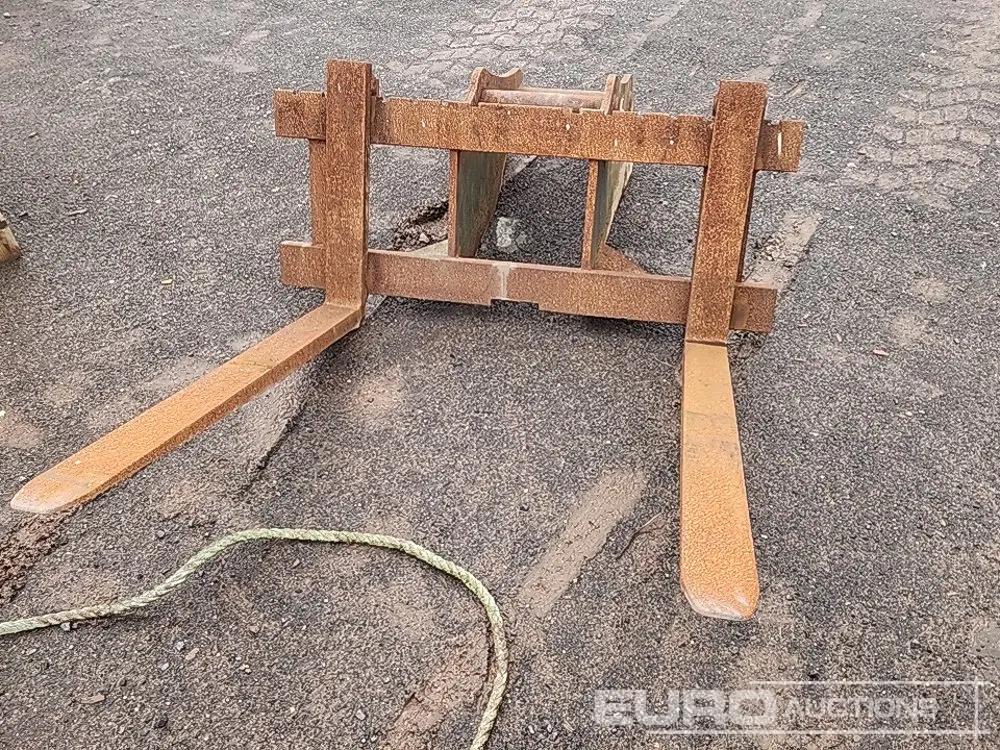 Titus Pallet Forks 80mm Pin to suit 20 Ton Excavator