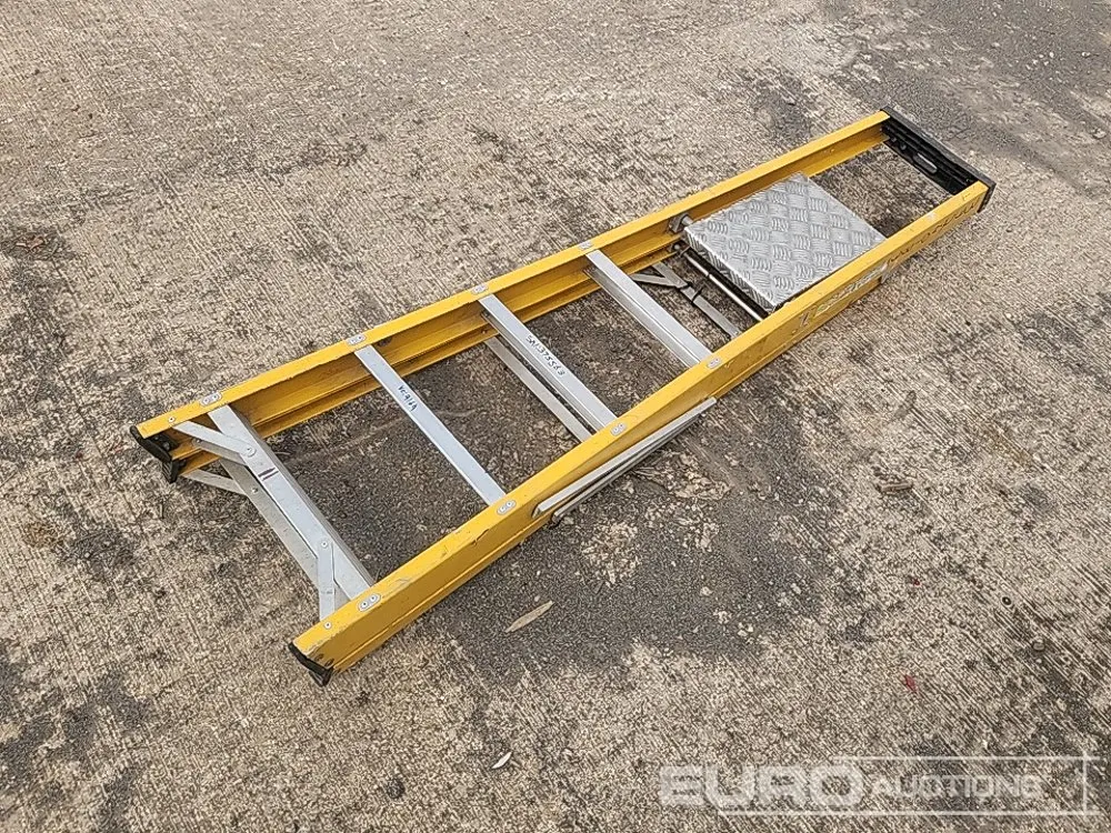 5 Tread Fibreglass Step Ladder