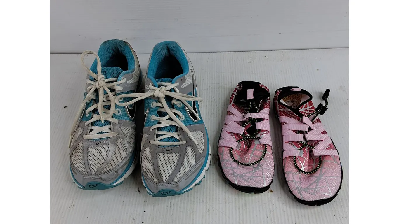 Nike Sneakers - Size 8, Kids Sneakers - Size 32EU