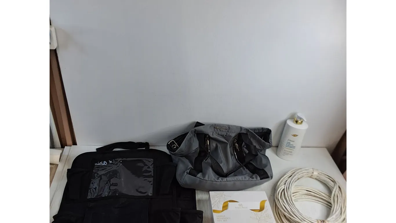 Travel Bags, Botanic Gift Set - Appears Unused, 100'+ 16/4 Cable, Dove Moisturizer
