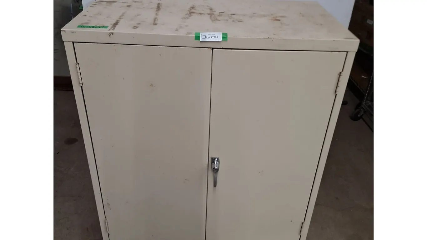 * Metal Locking 3-Shelf Cabinet, No Key - 20x38x42" - Cannot Ship