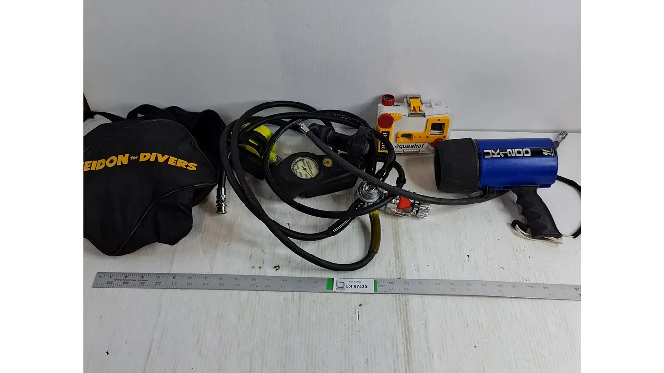 Scuba diving/Underwater Gear-Regulator Set with Pressure Gauge,Aquashot Camera/Handheld Dive Light-u