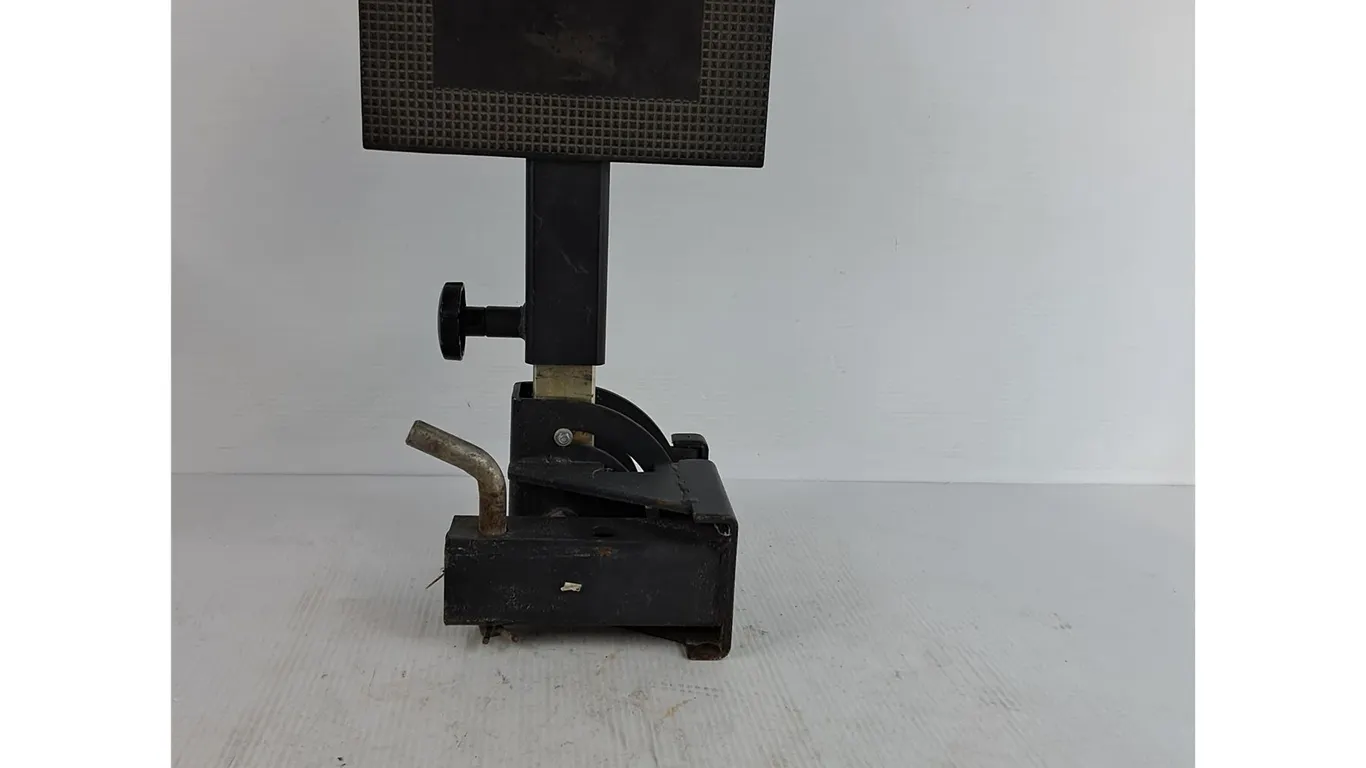 Adjustable mounting truck step (as is), Pickup Only