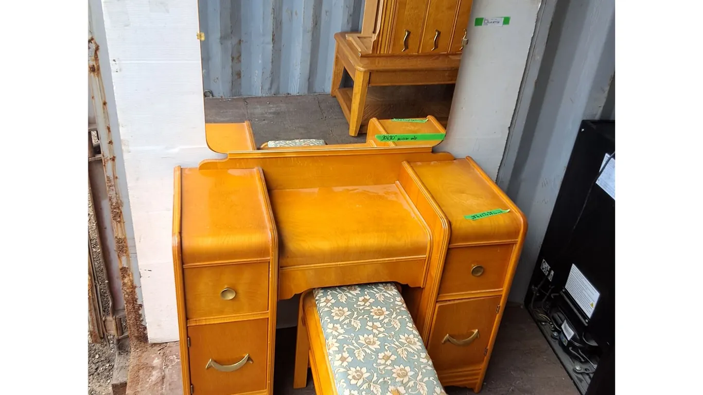 ***Wooden Vanity Table with Stool & Mirror- Can't Ship