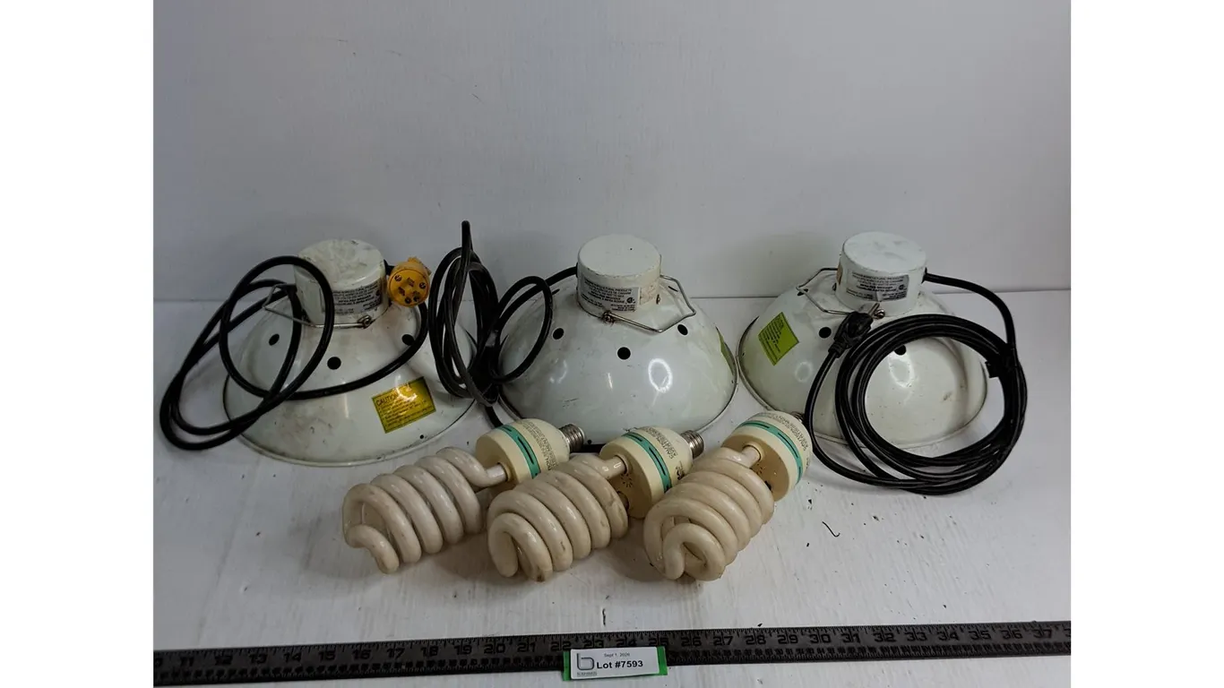 Set of 3 Retro Hanging Lamps - Tested, 3 Bulbs - Untested