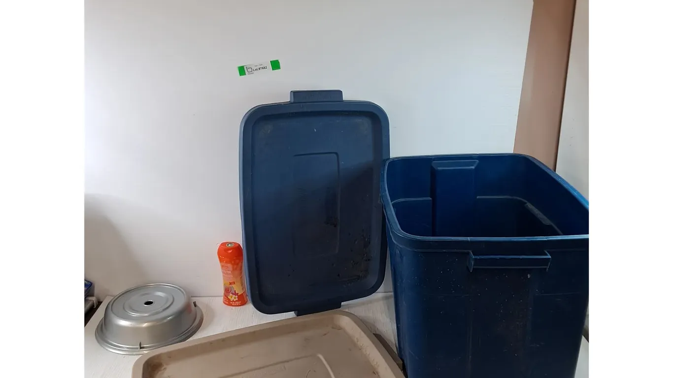 **Blue Rubbermaid Tote Bin with (2) Lids, Fragrance Booster, Camwear Plate All As-Is No Shipping