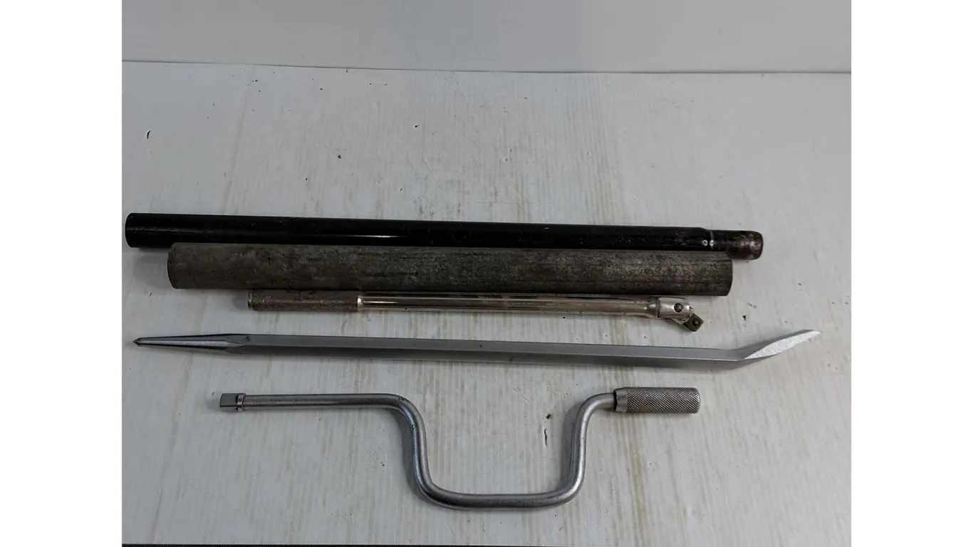 Metal Tubes, Ratchet, Pry Bar, Speed Wrench