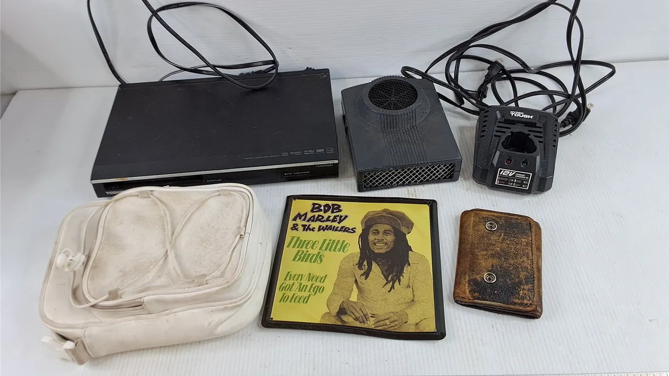HyperTough Battery Charger, Toshiba DVD Player - Powers On, As Is, Small Bag, Wallet, Misc
