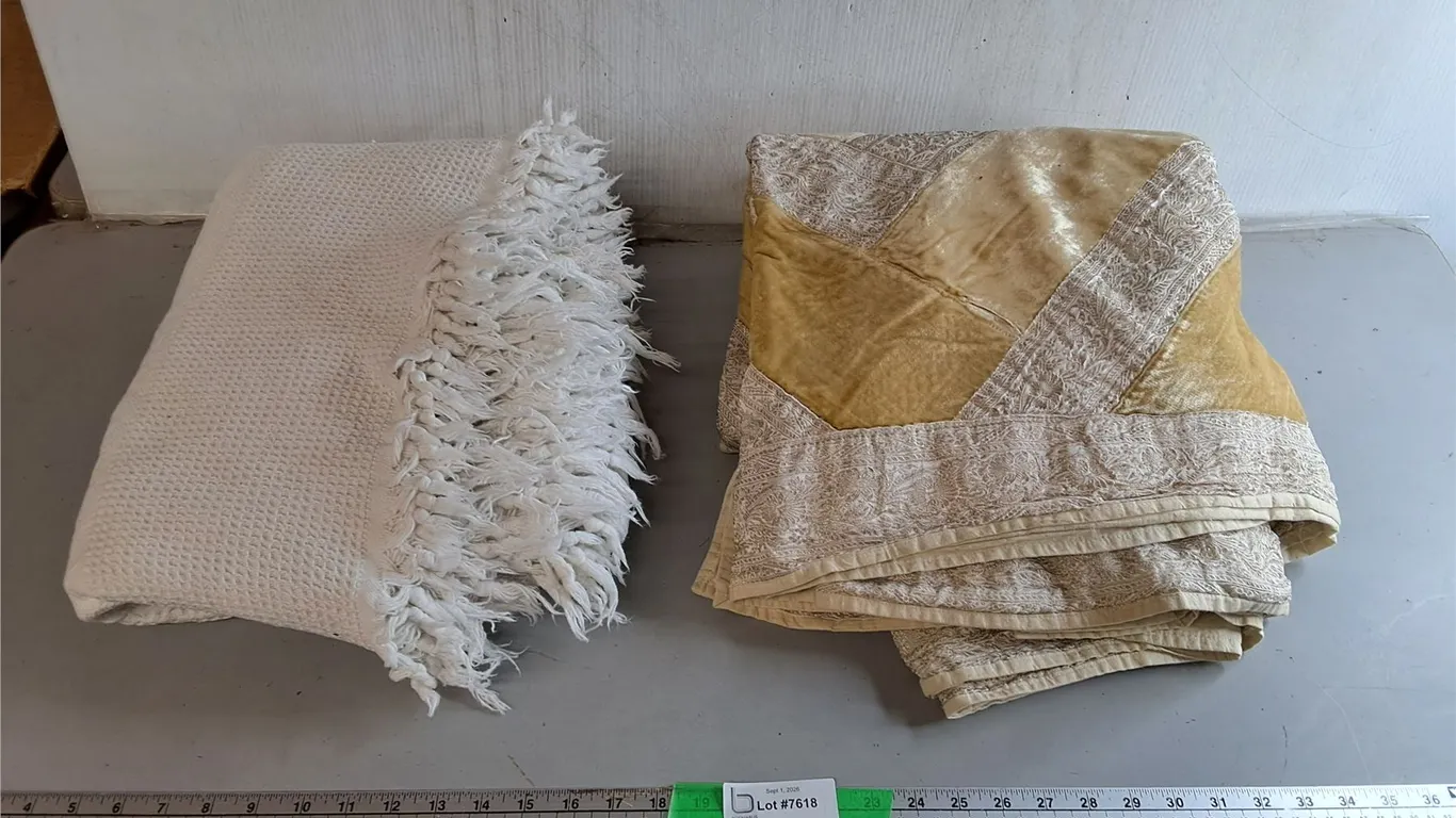 (2) Throw Blankets
