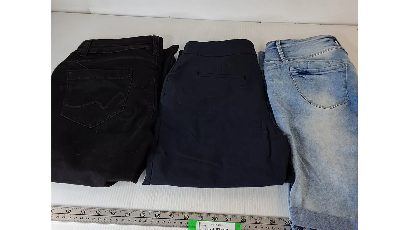 Womens Jeans Size 10, Womens Capris Size 11, Womens Shorts Size 11